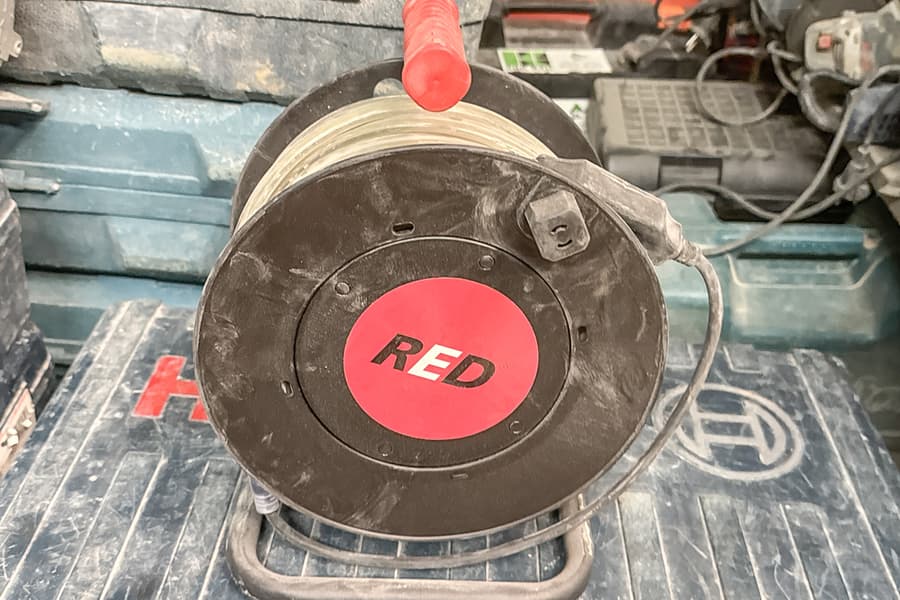 LED-Streifen auf Kabeltrommel RED